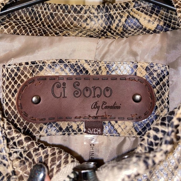 Women's Snake Print Jacket - Picture 2 of 3